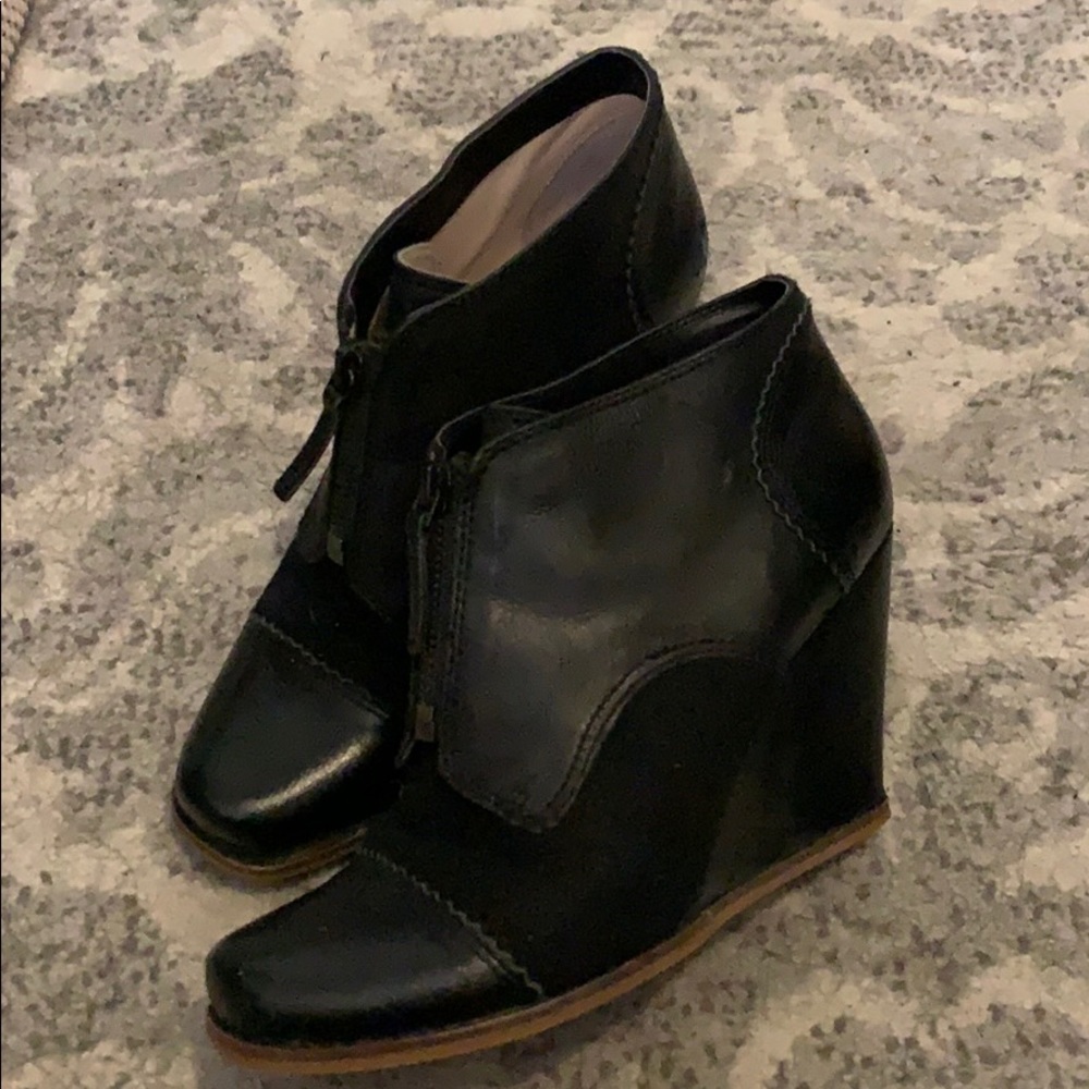 Plenty by Tracy Reese black wedge bootie size 38/8
